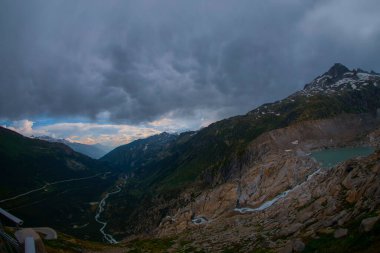 Steingletcher ve Steinsee, İsviçre ve Europa ile birlikte. Sustenpass İsviçre Alplerinde bir dağ geçididir.