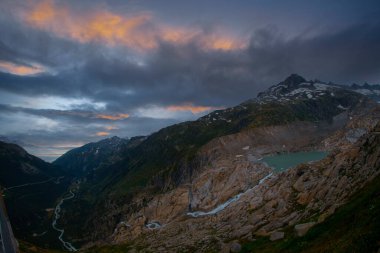 Steingletcher ve Steinsee, İsviçre ve Europa ile birlikte. Sustenpass İsviçre Alplerinde bir dağ geçididir.