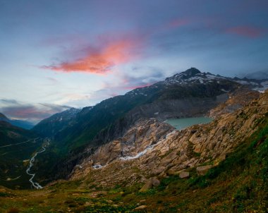 Steingletcher ve Steinsee, İsviçre ve Europa ile birlikte. Sustenpass İsviçre Alplerinde bir dağ geçididir.