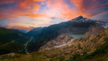 Steingletcher ve Steinsee, İsviçre ve Europa ile birlikte. Sustenpass İsviçre Alplerinde bir dağ geçididir.