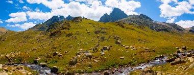 Hakkari 'nin Cennet Vadisi' sinin büyüleyici manzarası! Doğanın nefes kesici güzelliği her zaman şaşırtır..