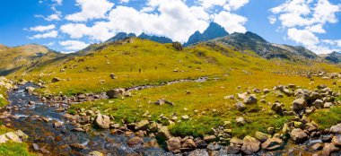 Hakkari 'nin Cennet Vadisi' sinin büyüleyici manzarası! Doğanın nefes kesici güzelliği her zaman şaşırtır..