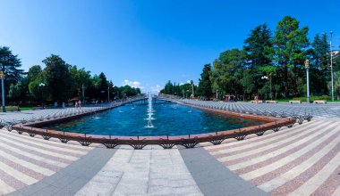  Gürcistan şehrinin doğal ve mimari güzellikleri