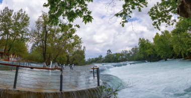 Türkiye 'de Manavgat Şelalesi. Çok popüler bir turizm merkezi..