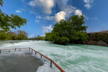 Türkiye 'de Manavgat Şelalesi. Çok popüler bir turizm merkezi..