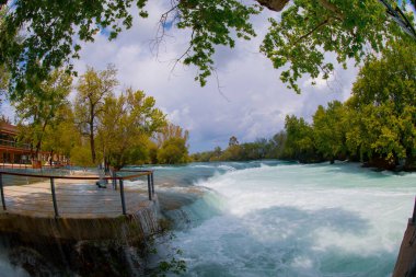 Türkiye 'de Manavgat Şelalesi. Çok popüler bir turizm merkezi..
