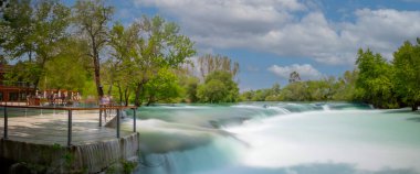 Türkiye 'de Manavgat Şelalesi. Çok popüler bir turizm merkezi..