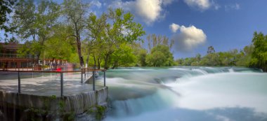 Türkiye 'de Manavgat Şelalesi. Çok popüler bir turizm merkezi..