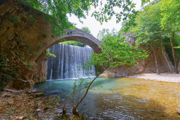 Old Stone Arched Bridge Two Waterfalls Palaiokaria Trikala Prefecture Thessaly Foto Stock