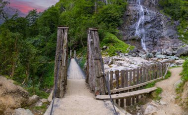 Mencuna Şelalesi Doğu Karadeniz'in en görkemli şelalesi - Sanat Türkiye