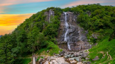 Mencuna Şelalesi Doğu Karadeniz'in en görkemli şelalesi - Sanat Türkiye