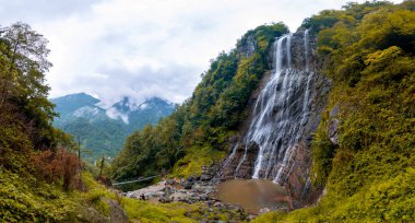 Mencuna Şelalesi Doğu Karadeniz'in en görkemli şelalesi - Sanat Türkiye