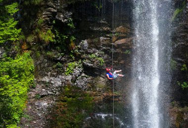 Mencuna Şelalesi Doğu Karadeniz'in en görkemli şelalesi - Sanat Türkiye