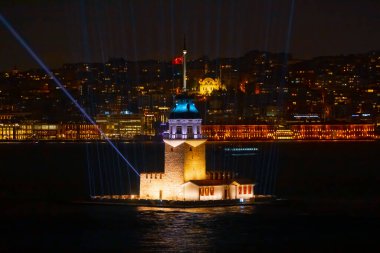 Yeni Bakirenin Kulesi havai fişeklerle kutlanıyor
