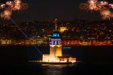 Yeni Bakirenin Kulesi havai fişeklerle kutlanıyor