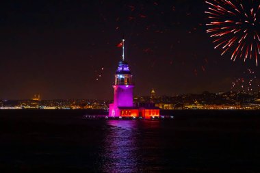 Yeni Bakirenin Kulesi havai fişeklerle kutlanıyor