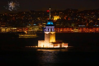 Yeni Bakirenin Kulesi havai fişeklerle kutlanıyor