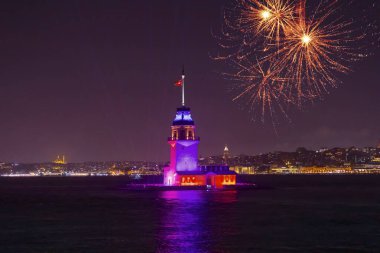 Yeni Bakirenin Kulesi havai fişeklerle kutlanıyor