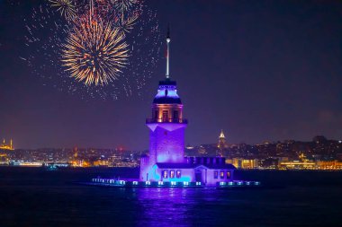 Yeni Bakirenin Kulesi havai fişeklerle kutlanıyor