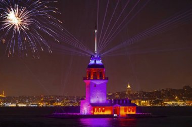 Yeni Bakirenin Kulesi havai fişeklerle kutlanıyor