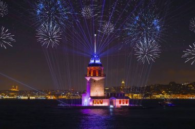 Yeni Bakirenin Kulesi havai fişeklerle kutlanıyor
