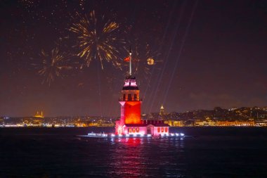 Yeni Bakirenin Kulesi havai fişeklerle kutlanıyor