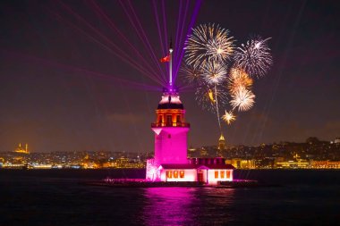 Yeni Bakirenin Kulesi havai fişeklerle kutlanıyor