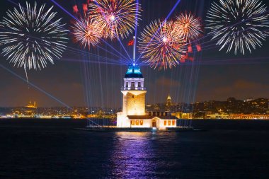 Yeni Bakirenin Kulesi havai fişeklerle kutlanıyor