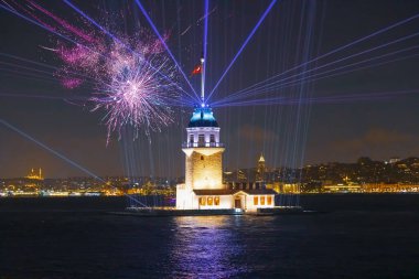 Yeni Bakirenin Kulesi havai fişeklerle kutlanıyor