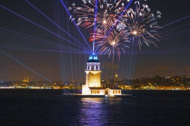 Yeni Bakirenin Kulesi havai fişeklerle kutlanıyor