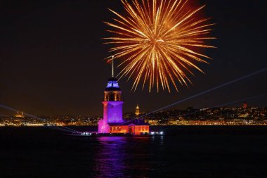 Yeni Bakirenin Kulesi havai fişeklerle kutlanıyor