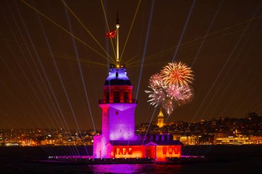 Yeni Bakirenin Kulesi havai fişeklerle kutlanıyor
