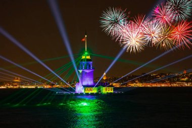 Yeni Bakirenin Kulesi havai fişeklerle kutlanıyor