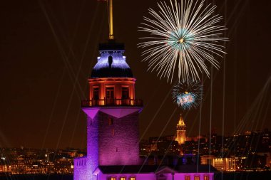 Yeni Bakirenin Kulesi havai fişeklerle kutlanıyor