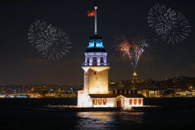 Yeni Bakirenin Kulesi havai fişeklerle kutlanıyor