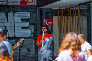 Taksim istiklal Caddesi ve kalabalık