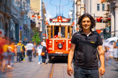 Taksim istiklal Caddesi ve kalabalık