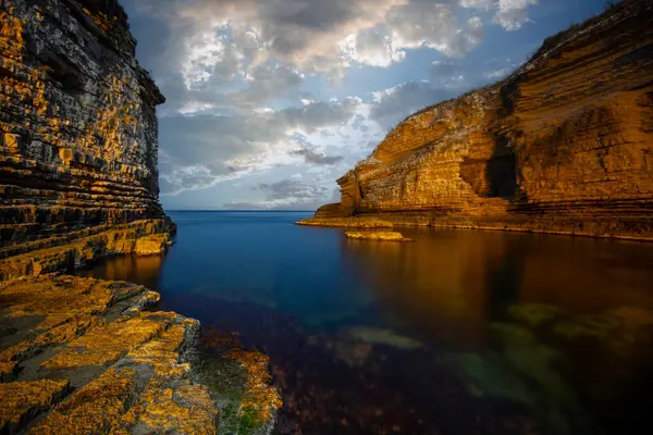 Kerpe, yüzyıllardır kendini koruyan doğal bir liman olduğu için el değmemiş güzellikler sunuyor. Kerpe 'nin sunduğu güzelliklerden biri de EagleRocks.