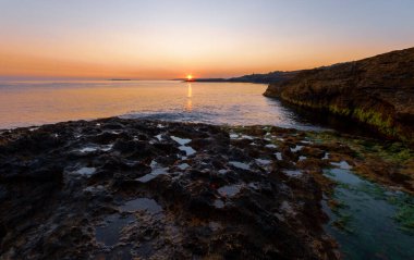 Pembe kayalarda gün doğumu, ( Türkiss; Pembe Kayalar ) Kefken, Kocaeli , Türkiye