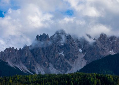 Kuzey İtalya 'da Veneto ve Güney Tyrol arasında yer alan ünlü 