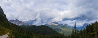 Kuzey İtalya 'da Veneto ve Güney Tyrol arasında yer alan ünlü 