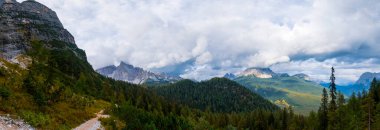 Kuzey İtalya 'da Veneto ve Güney Tyrol arasında yer alan ünlü 