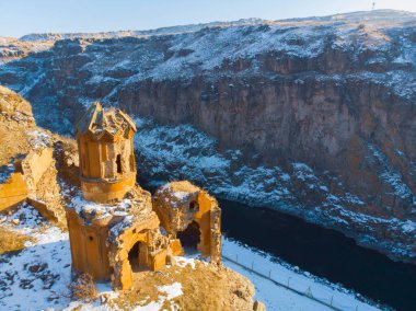 Ani Harabeleri, Ani Türkiye 'nin Kars ilinde yer alan harabe ve ıssız bir ortaçağ Ermeni kenti.