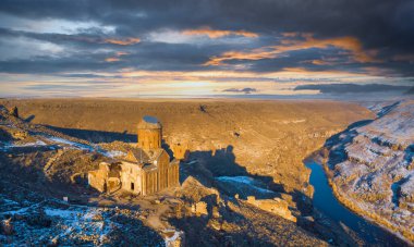 Ani Harabeleri, Ani Türkiye 'nin Kars ilinde yer alan harabe ve ıssız bir ortaçağ Ermeni kenti.