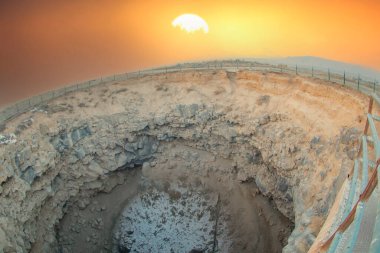 Doubeyazt ilinde yer alan göktaşı çukuru, dünyanın en büyük ikinci göktaşı çukuru. 19. yüzyılda bir meteor çarpması sonucu oluşmuş.