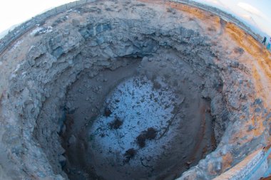 Doubeyazt ilinde yer alan göktaşı çukuru, dünyanın en büyük ikinci göktaşı çukuru. 19. yüzyılda bir meteor çarpması sonucu oluşmuş.