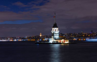 Yaşlı Bakirenin Kulesi ve akşam vakti