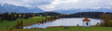 Chapel at Hegratsrieder See lake on an autumn morning, Ostallgu, Bavaria, Germany