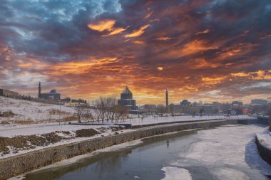 Kars merkezi ve Kars kalesinin panoramik görüntüsü