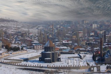 Kars merkezi ve Kars kalesinin panoramik görüntüsü